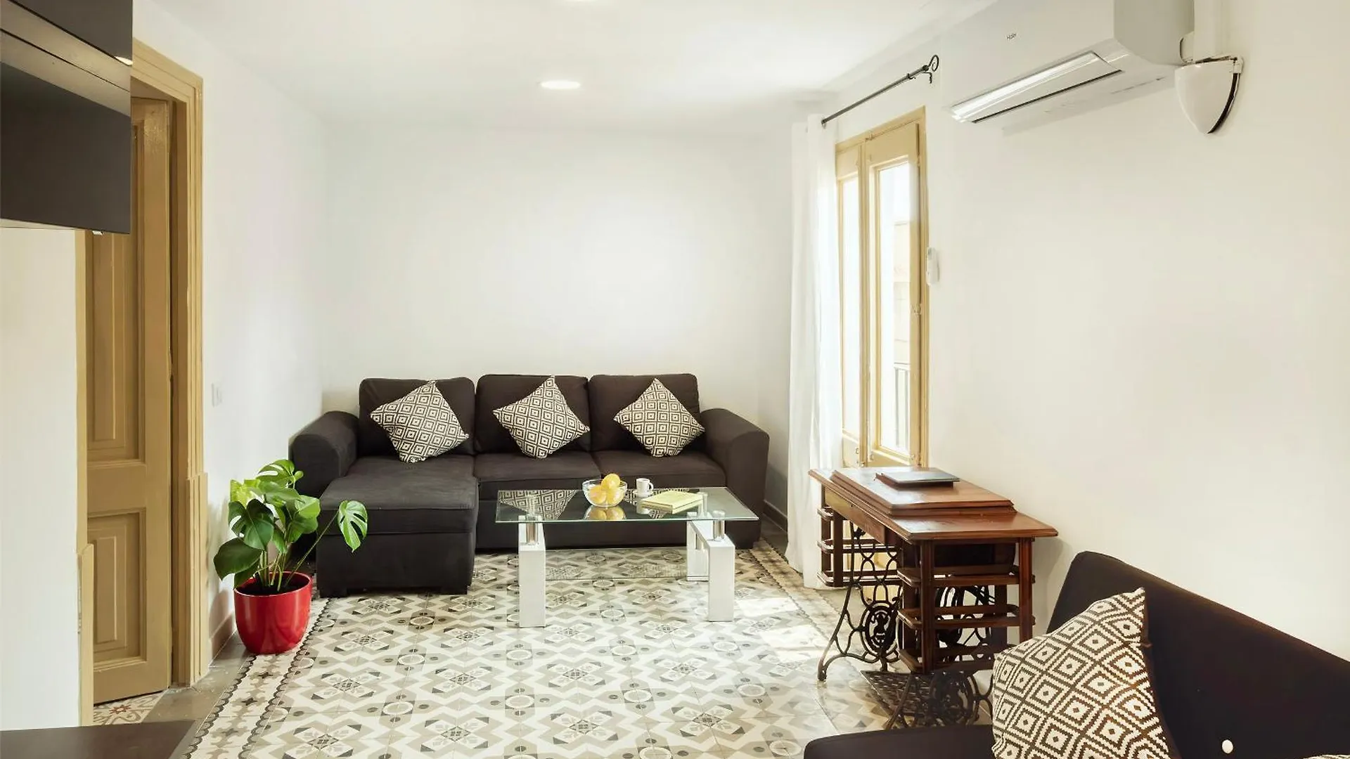 Historic Barcelona Gem 3Br By Boqueria Apartment